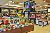 Exposition des tableaux de broderie en fils de soie sur du papier de Thang Loi - Hoi An - Viêtnam