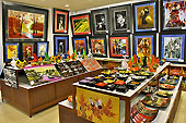 Exposition des tableaux de broderie en fils de soie sur du papier de Thang Loi - Hoi An - Viêtnam