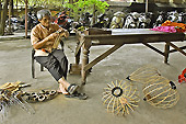 Fabrication de l'armature des lampions viêtnamiens - Hoi An - Viêtnam