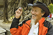 Rencontre dans la rue avec un personnage atypique - Hoi An - Viêtnam