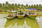Bateaux avec des lampions sur la rivière "Thu Bon" - Hoi An - Viêtnam