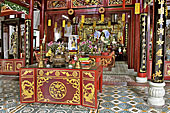 Autel dans le temple de Phuoc Kien ou maison communale du "Fujian" à Hoi An - Viêtnam