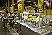 Restauration dans le marché intérieur - Hoi An - Viêtnam