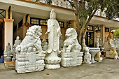 Exposition de sculptures en marbre dans l'usine de fabrication et de vente - Da Nang - Viêtnam