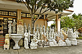 Exposition de sculptures en marbre dans l'usine de fabrication et de vente - Da Nang - Viêtnam