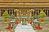Autel dans la cour du Temple To (Temple de la famille royale) - Hué - Viêtnam