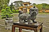 Statuette dans la cour du Temple To (Temple de la famille royale) - Hué - Viêtnam
