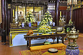 Sanctuaire connu sous le nom de Dai Hung abritant trois statues de Bouddha - Pagode Thien Mu - Hué - Viêtnam