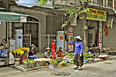 Commerçants dans une rue de la vieille ville de Hué - Viêtnam