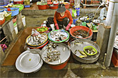 Poissonnerie dans un marché de la vieille ville de Hué - Viêtnam
