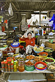 Épicerie dans un marché de la vieille ville de Hué - Viêtnam