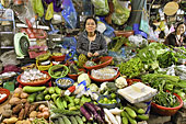 Épicerie dans un marché de la vieille ville de Hué - Viêtnam