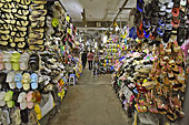 Stand de chaussures - Marché Dong Ba - Hué - Viêtnam