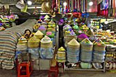 Stand de vente de "Non La", chapeau conique vietnamien - Marché Dong Ba - Hué - Viêtnam