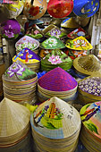 Stand de vente de "Non La", chapeau conique vietnamien - Marché Dong Ba - Hué - Viêtnam