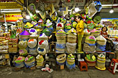 Stand de vente de "Non La", chapeau conique vietnamien - Marché Dong Ba - Hué - Viêtnam