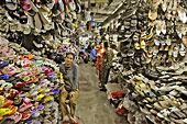 Stand de chaussures - Marché Dong Ba - Hué - Viêtnam