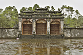 Porte principale "Dai Hong Mon", n’a été ouverte qu’une seule fois pour laisser passer le cercueil - Tombeau de Minh Mang - Hué - Viêtnam