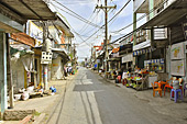 Traversée de village pour rejoindre la rive du cour d'eau "Ben Tre Vung Tau" - My Tho - Viêtnam