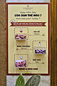 Tableau de satisfaction dans le hall de l'hôtel - Prendre un bonbon pour exprimer ses sentiments - Hô Chi Minh-Ville - Viêtnam