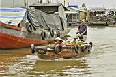 Navigation au milieu du marché flottant de Cai Rang - Can Tho - Viêtnam