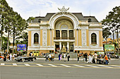 L'opéra Inspiré de l'architecture du Petit Palais de Paris - Architecte Félix Olivier (1900) - Hô Chi Minh-Ville - Viêtnam