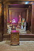 Autel dans le temple "Dinh Tiên Hoang" - Hoa Lu - Viêtnam
