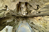 Immense cavité dans la grotte "Trinh Nu" sur l'île du même nom - Baie d'Halong - Viêtnam
