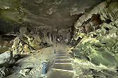 Entrée de la grotte "Trinh Nu" sur l'île du même nom - Baie d'Halong - Viêtnam